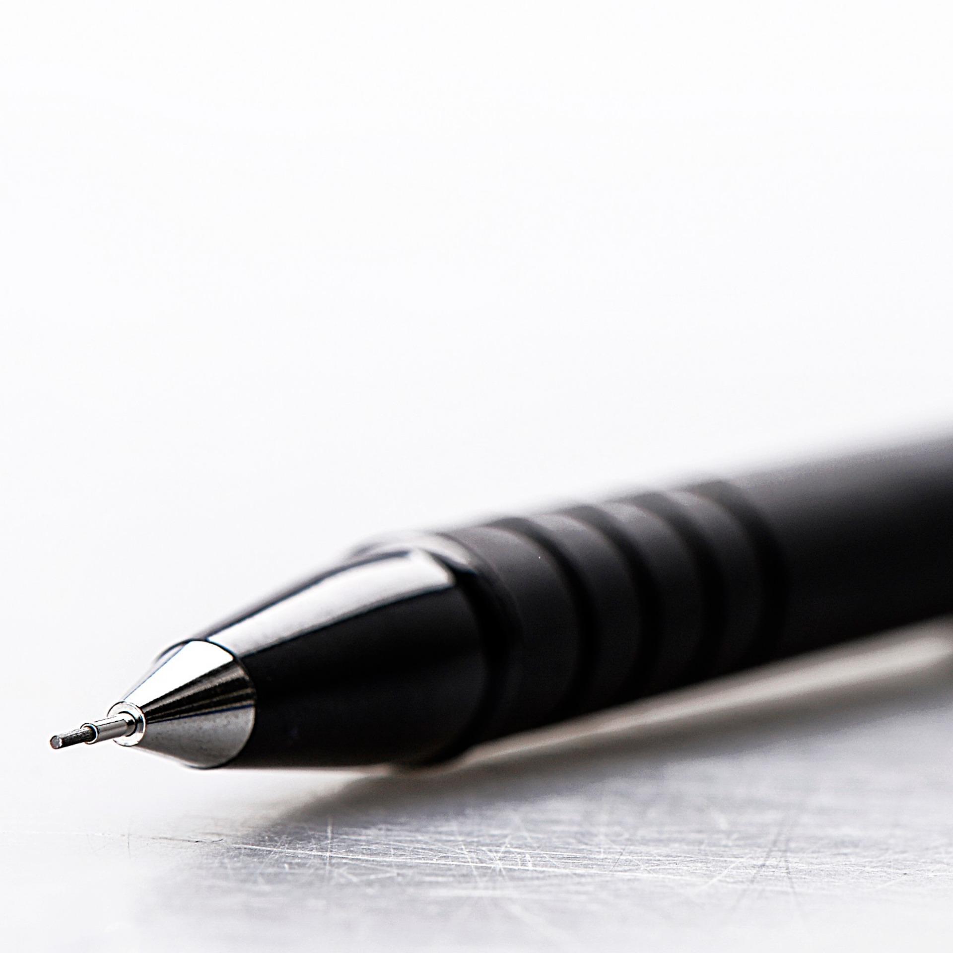 BÚT CHÌ KIM BẤM PENTEL A255 0.5MM