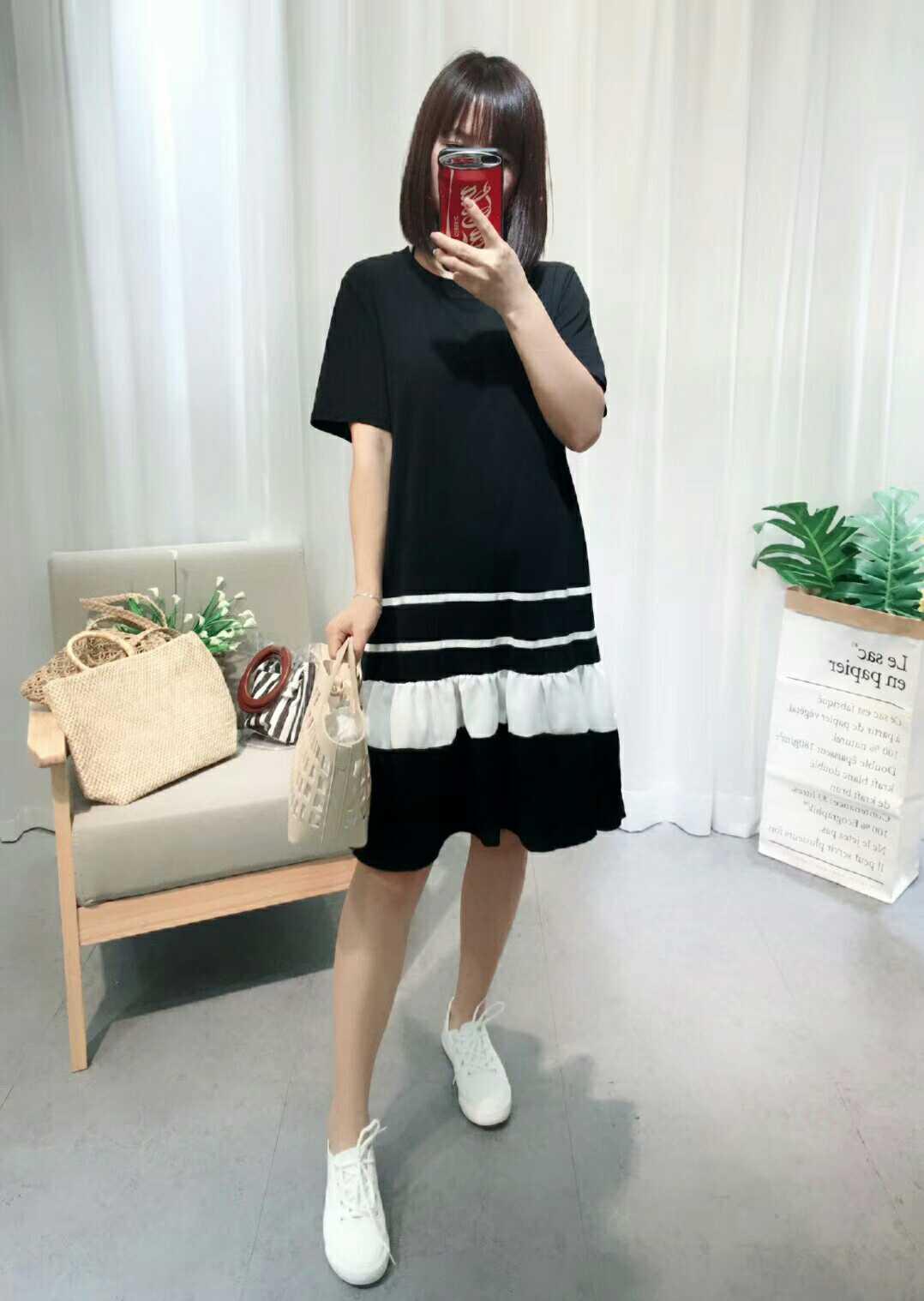 Váy xòe đuôi cá đen trắng