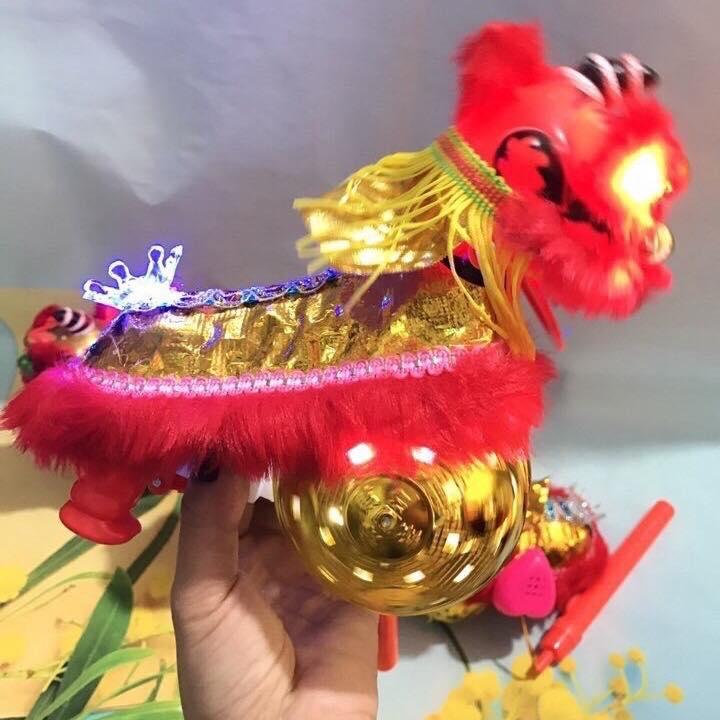 LỒNG ĐÈN TRUNG THU CÓ ĐÈN HÌNH LÂN XÀI PIN AAA
