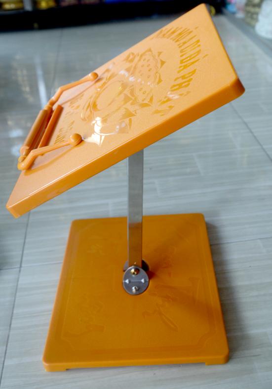 Kệ tụng kinh nhựa chân inox