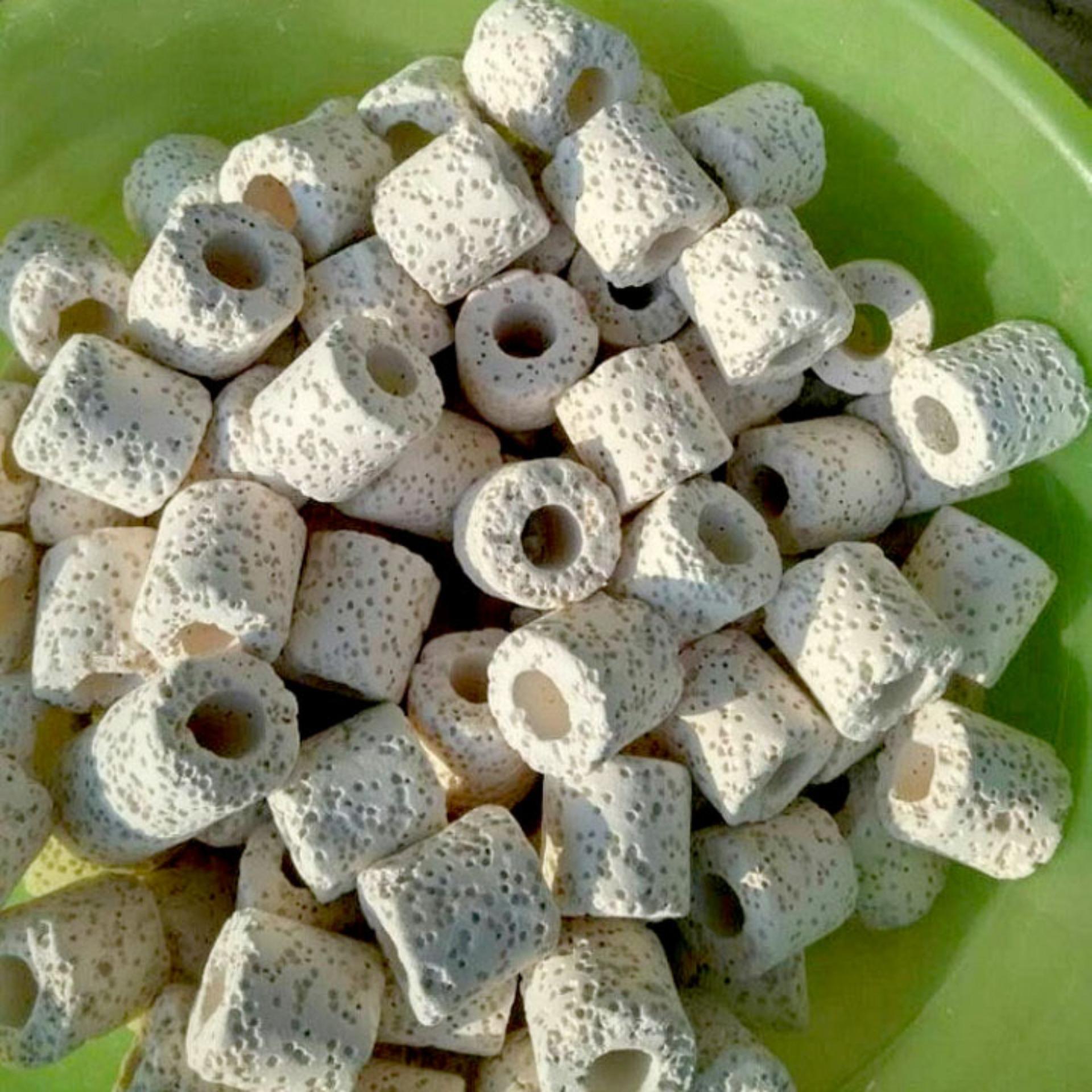 Combo ĐÁ NHAM THẠCH (950GR) + SỨ VIÊN LỌC (850GR) vật liệu lọc, trang trí bể cá