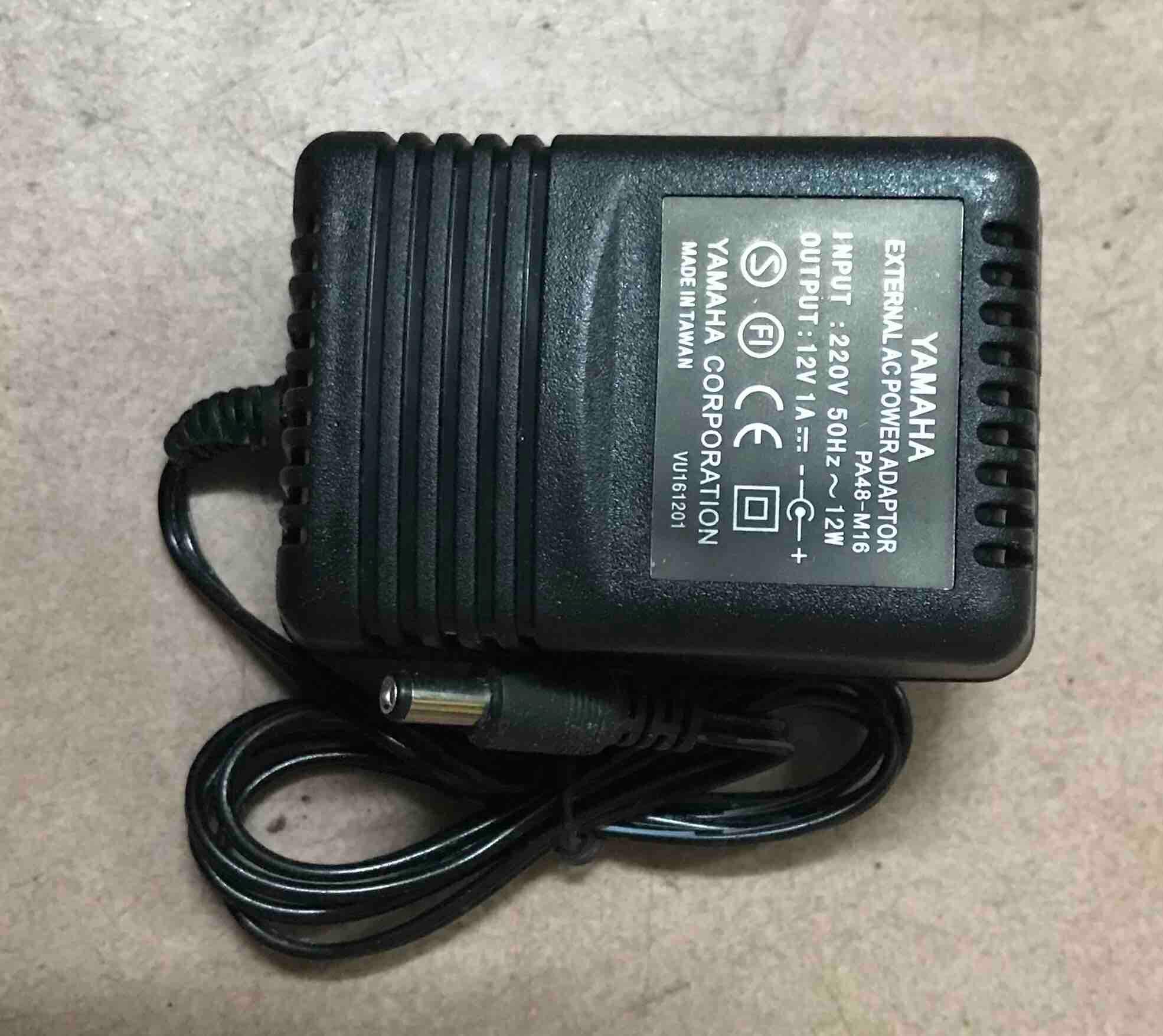 Sạc xe ô tô trẻ em loại 12v 1A