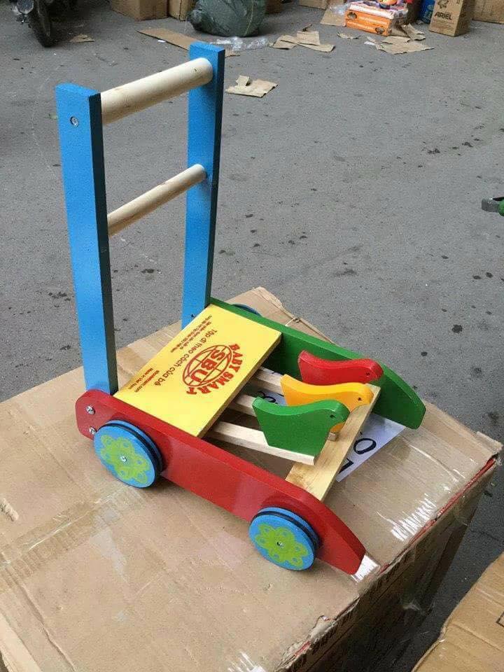 xe gỗ tập đi cho bé