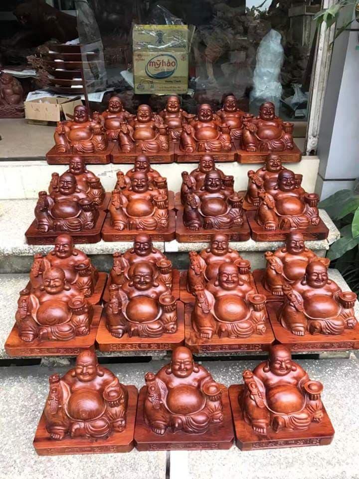 Tượng phật Di Lặc bằng gỗ hương