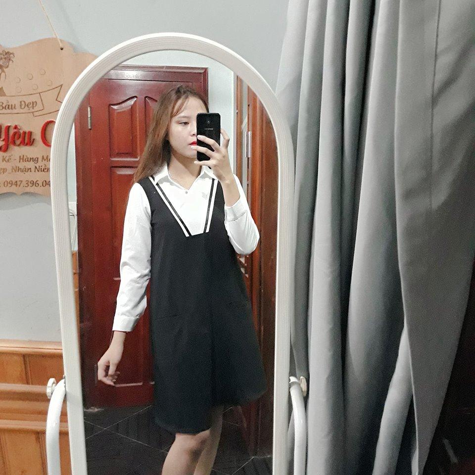 Váy Bầu Đen Phối Tay Trắng Cổ Đức