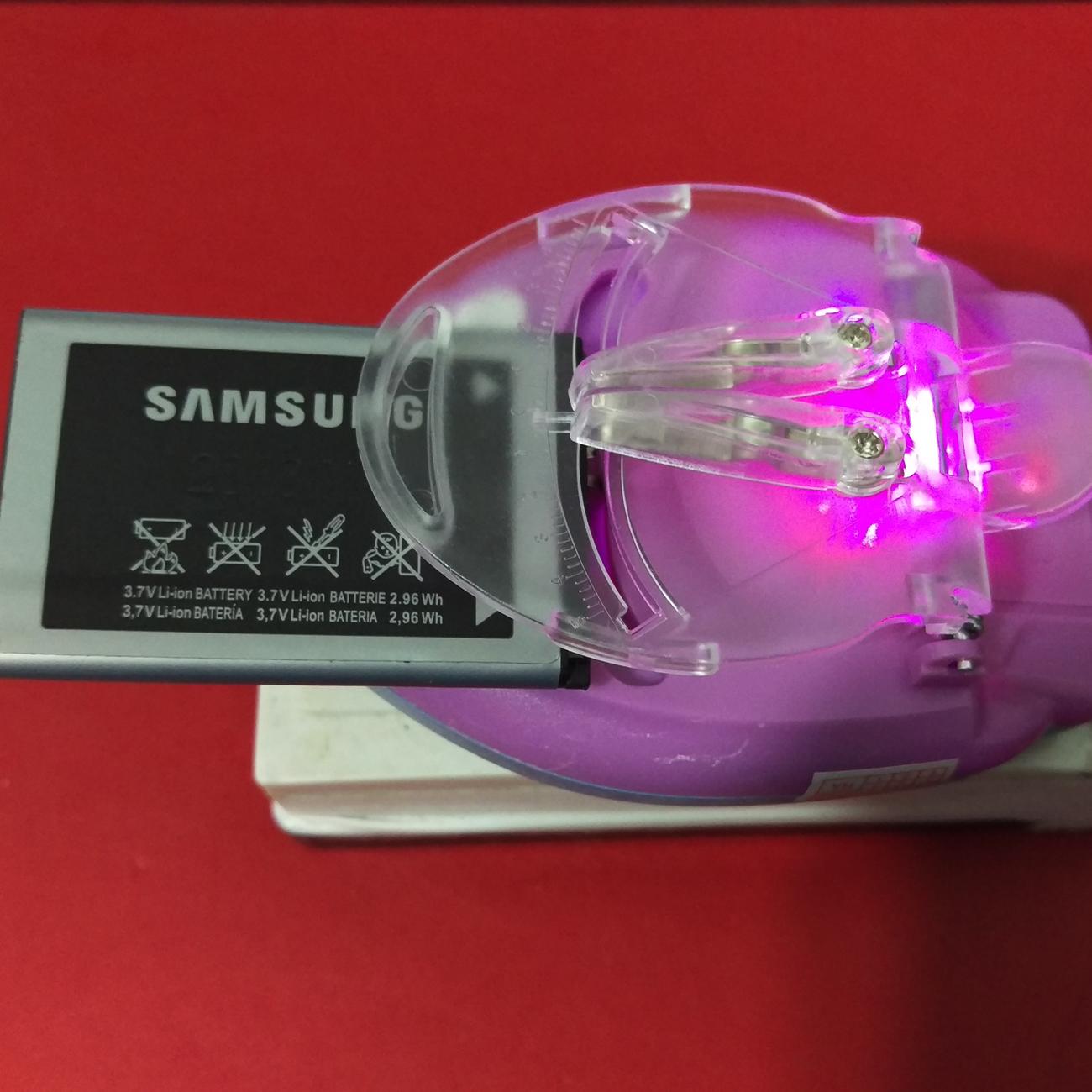 Thiết bị Sạc Kẹp Pin Đa NăngSạc được Cho tất cả các dòng Pin SMARTPHONE / sạc đa năng cho pin rời điện thoại - Siêu Bền / Thiết bị Sạc Kẹp Pin Đa Năng Sạc được tất cả các dòng pin dien thoại