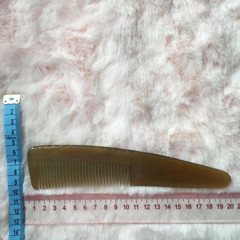 Lược chải tóc sừng trâu cao cấp (L43 Chuôi chéo dài)