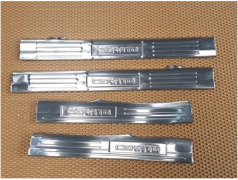 [Hỗ trợ lắp đặt khách Hà Nội] Ốp bậc cửa trong Kia Cerato