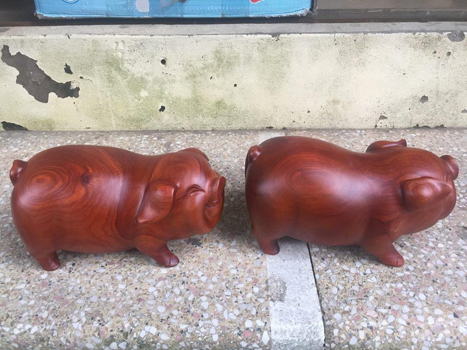 đôi tượng lợn gỗ hương