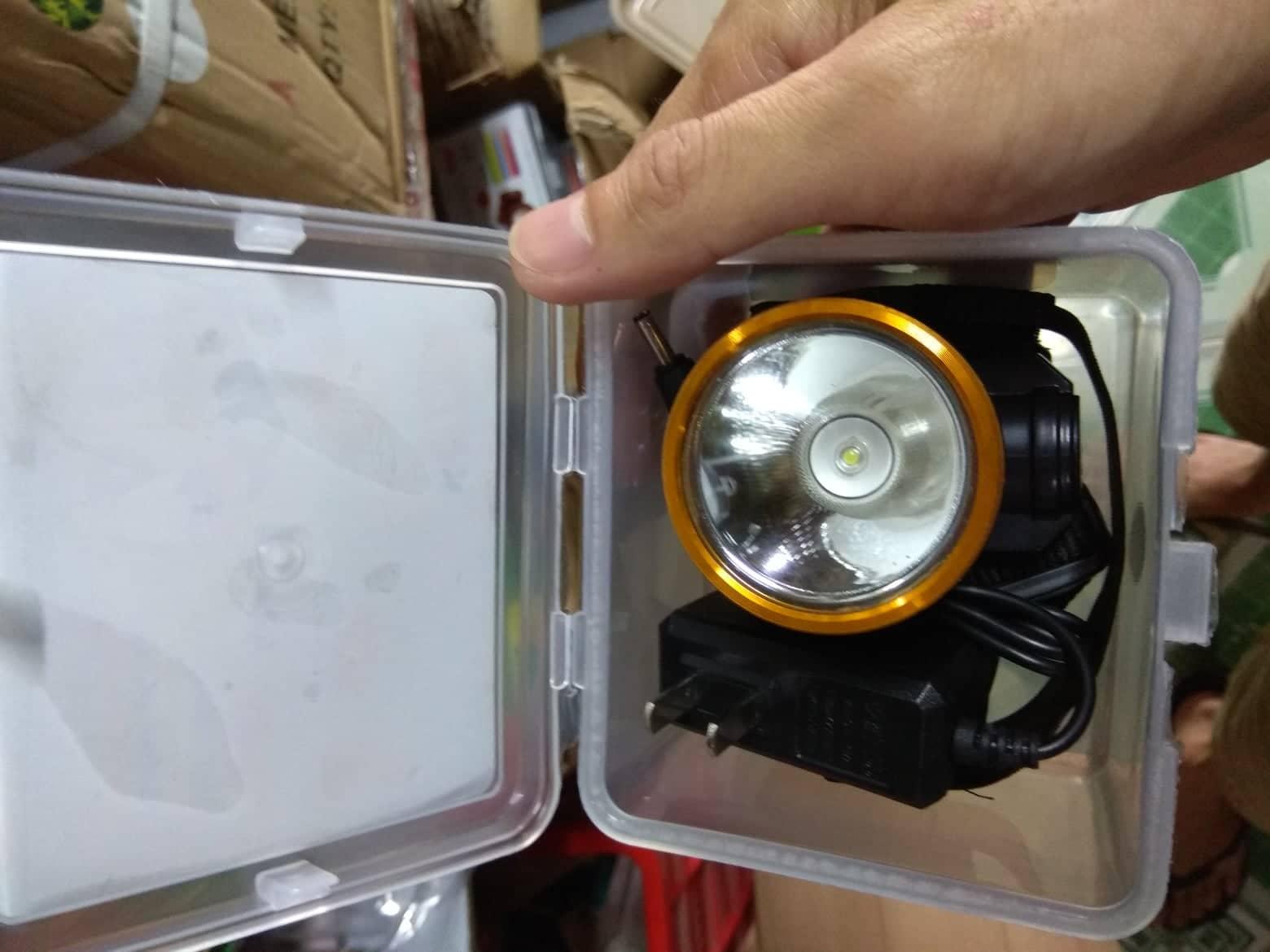 Đèn pin led đeo đầu A4 30W