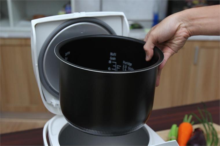 Nồi cơm điện tử Panasonic SR-ZE185 ( 1.8L)