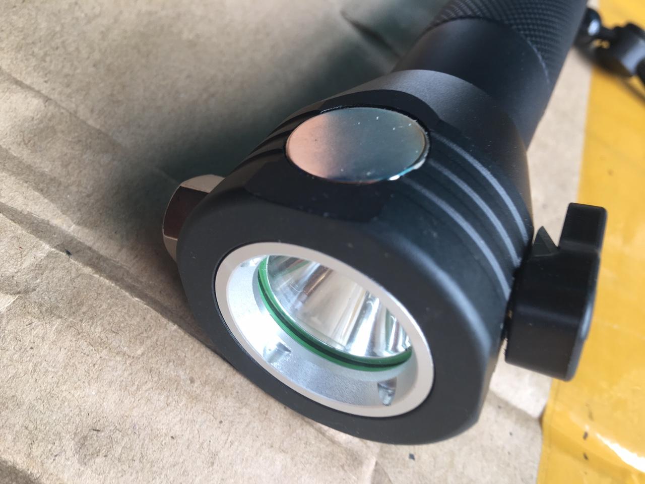 [HCM]Đèn pin Police 11 chức năng Solar Power Flashlight