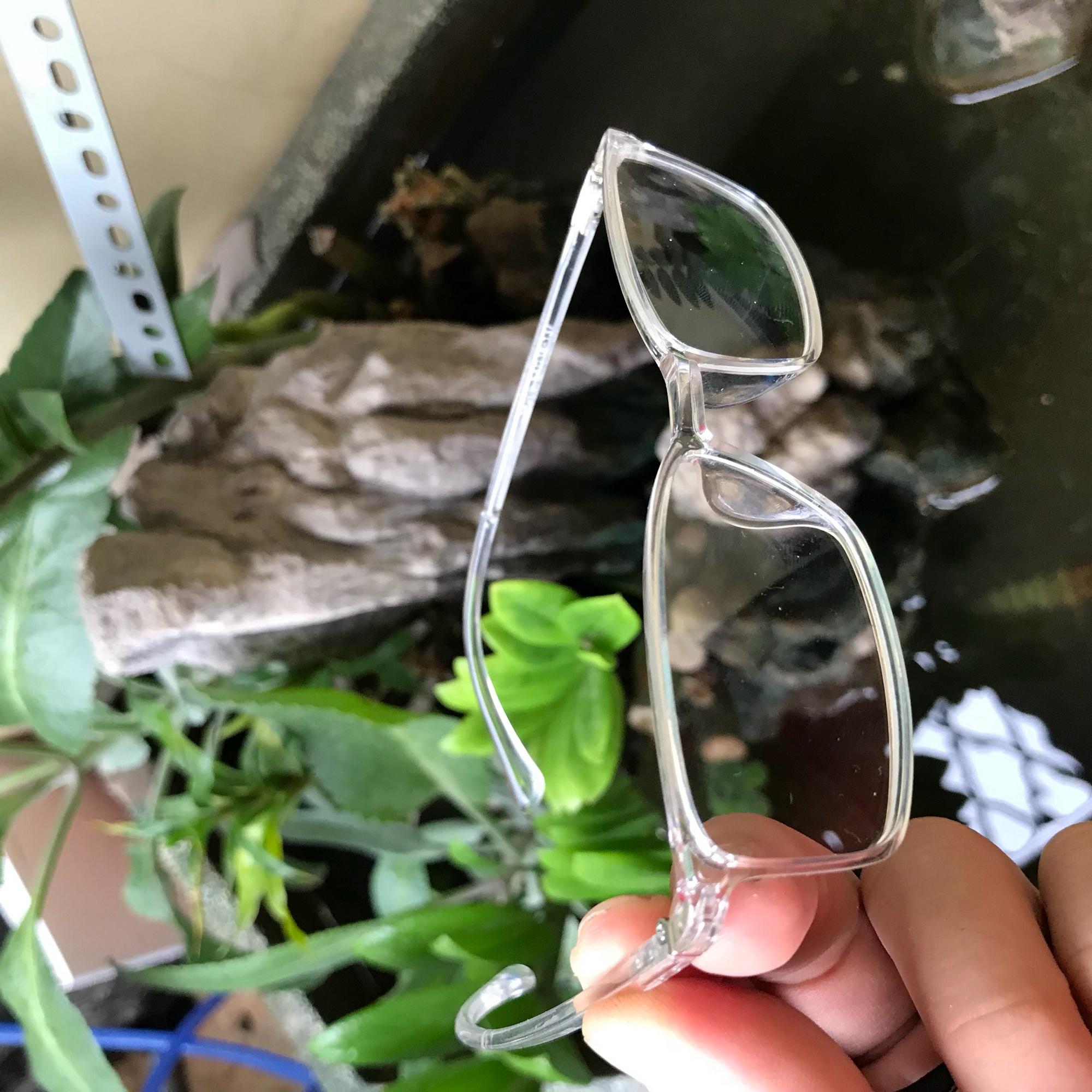 Mắt Kính Vuông Gọng Dẻo