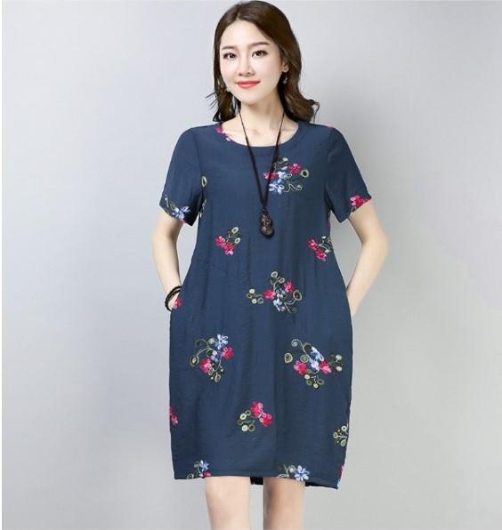 Đầm suông thêu hoa