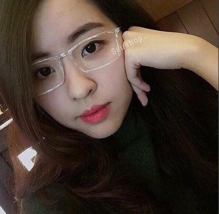 [HCM]Mắt kính gọng nhựa trong suốt đẹp