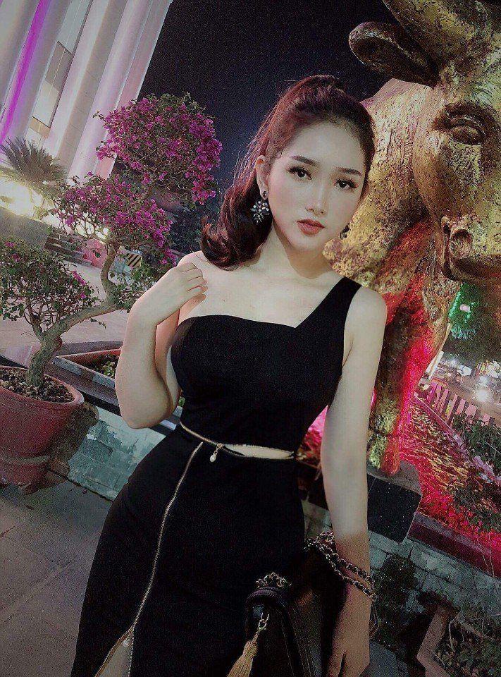 Đầm body lệch vai dây kéo thiết kế