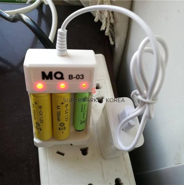 Bộ sạc pin đa năng dùng cho pin sạc AA và AAA( Kèm theo 3 pin tiểu AAA) - MQ B-03