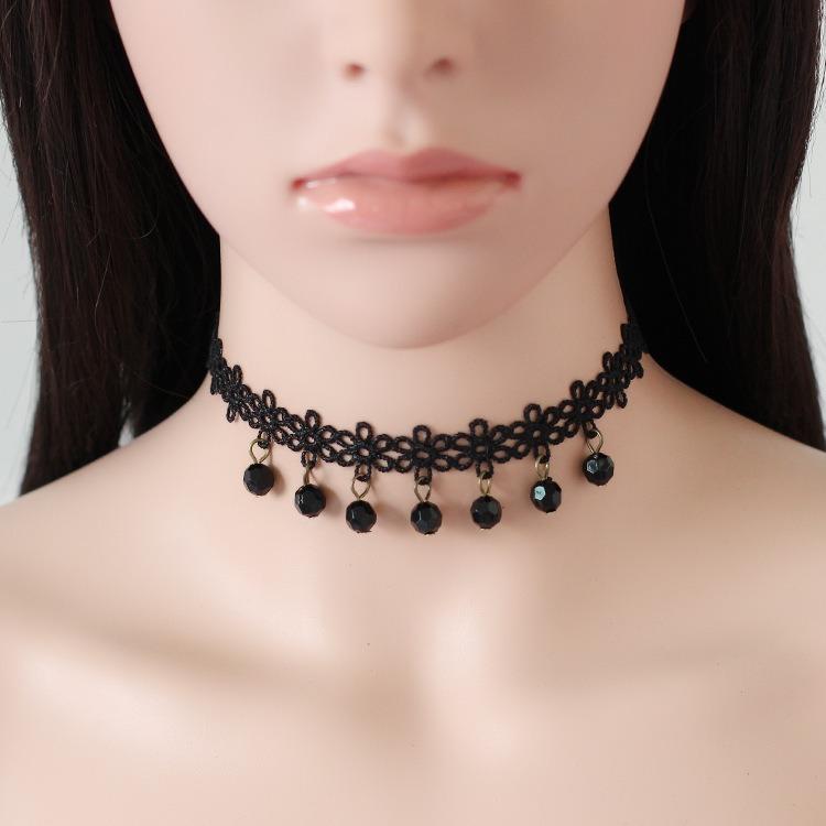 Vòng cổ choker ren hoa hạt châu đen tròn điệu đà