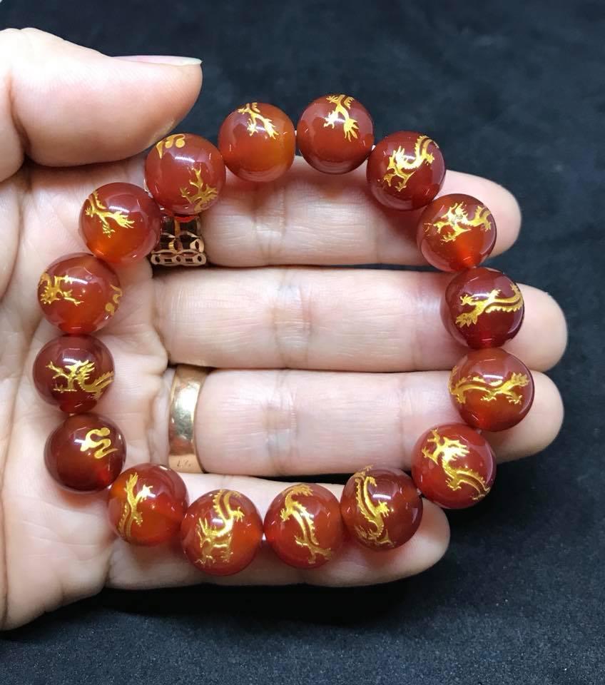 Vòng tay đá mã não chạm rồng 12ly