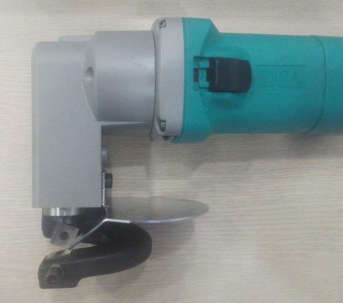 Máy cắt tôn 2.5mm 710W DCA AJJ25 J1J-FF-2.5  (Xanh)