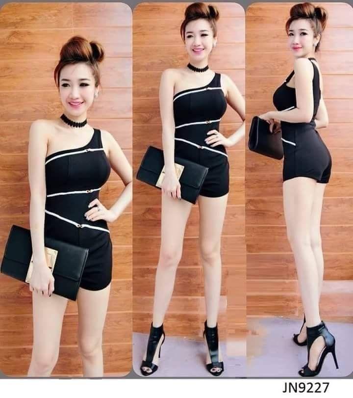 Jump lệch vai phối đen cá tính