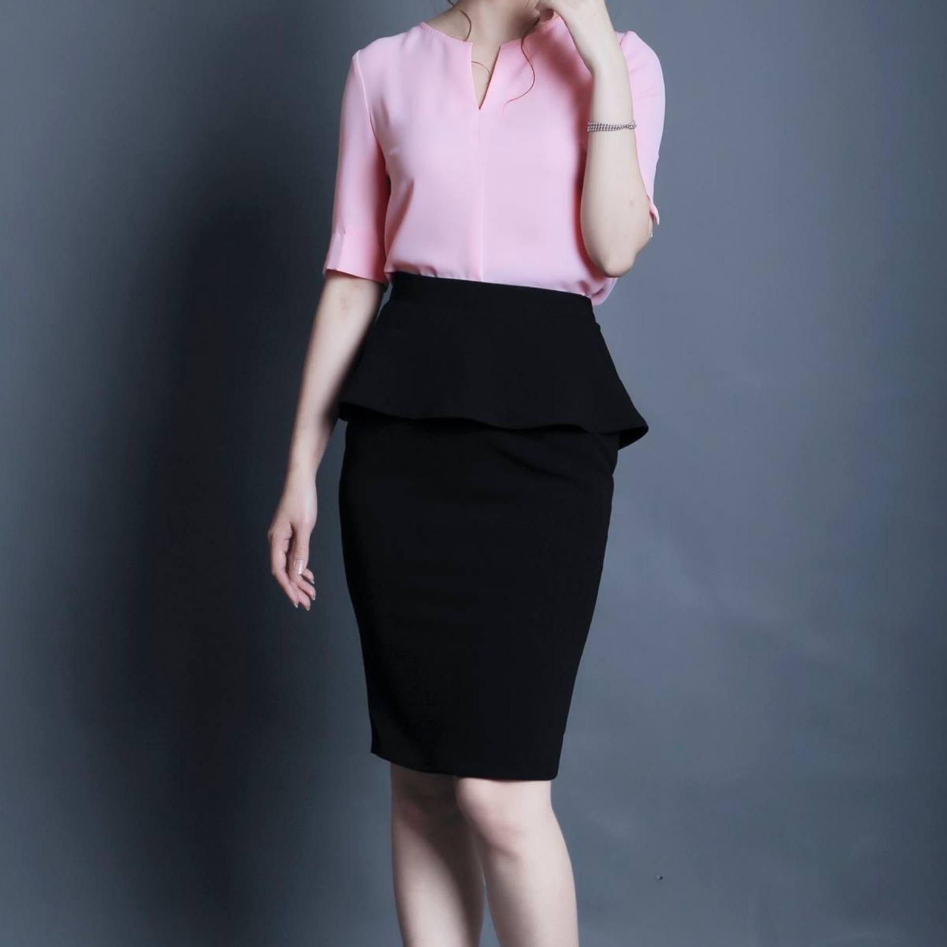 Váy bút chì đen peplum xẻ sau