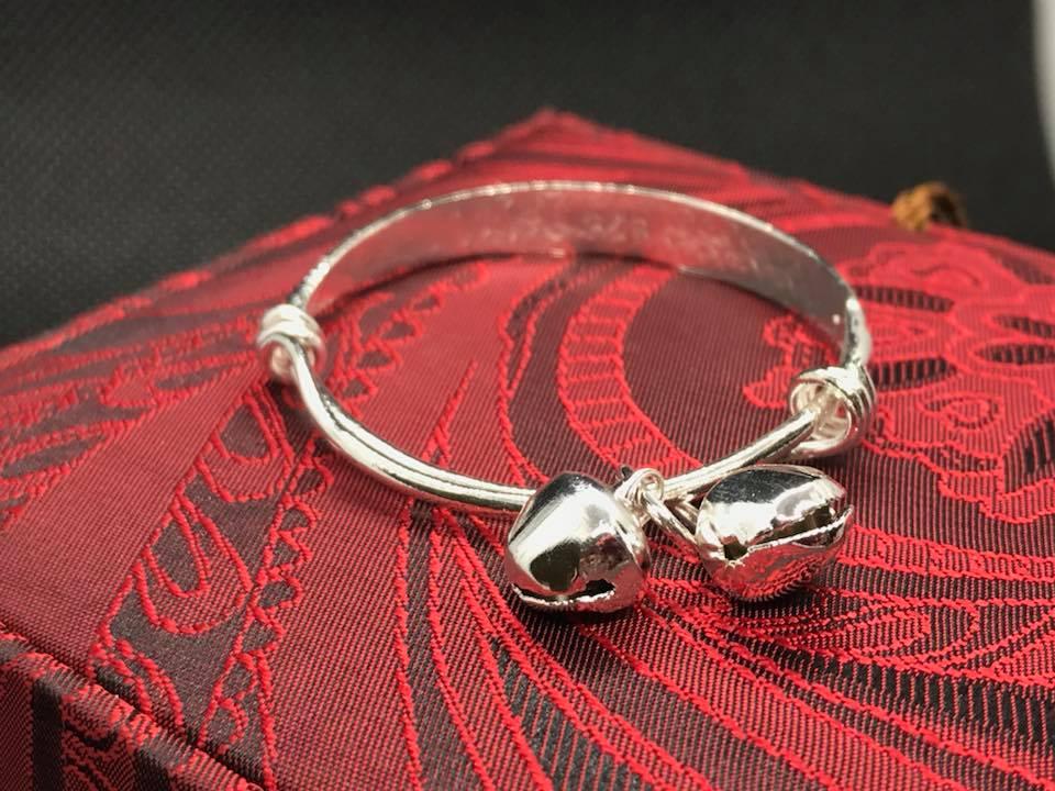 Lắc tay bạc cho bé có chuông (trắng)