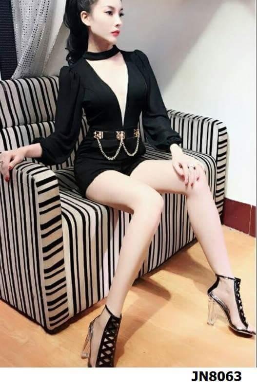 Jump ngắn tay dài hở ngực phối voan