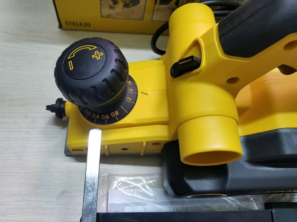 [HCM]MÁY BÀO GỖ CẦM TAY STANLEY 82MM STEL 630