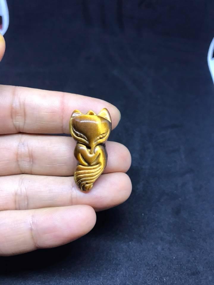Mặt dây chuyền hồ ly mắt hổ vàng
