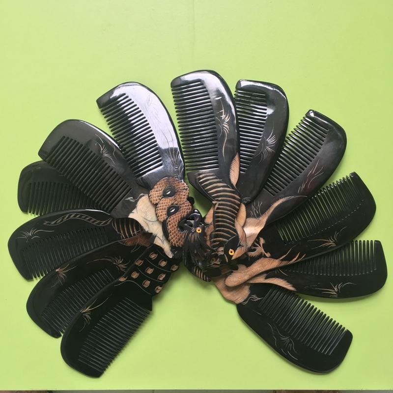 Lược chải tóc sừng trâu tự nhiên (L61 Tỵ - 12 con giáp màu đen)