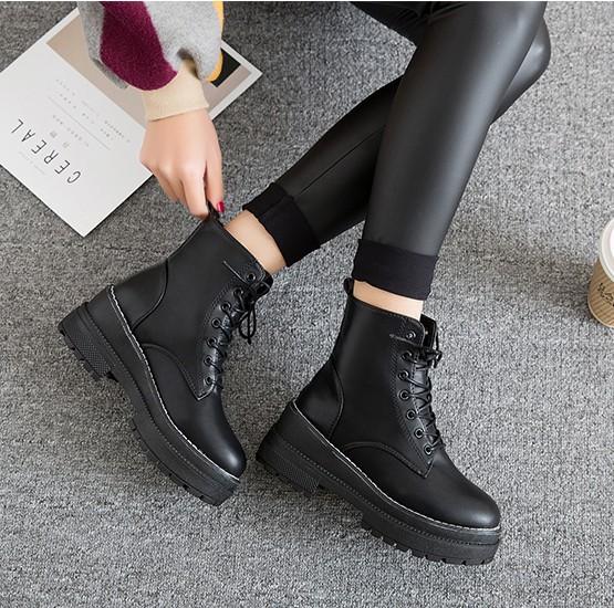 Giày boot nữ đế vuông 4cm dây buộc cá tính B118