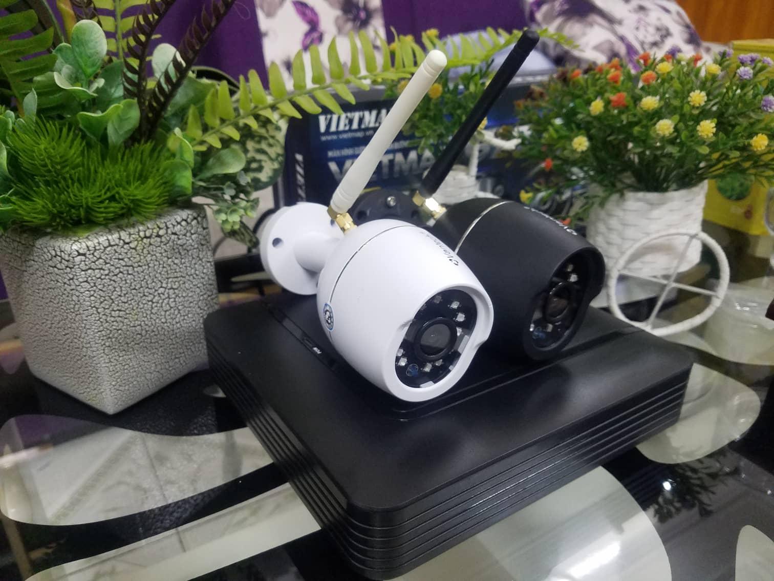Camera Không dây gắn ngoài trời ( Cắm điện là chạy)