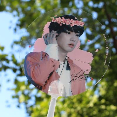 Quạt trong suốt Chanyeol EXO