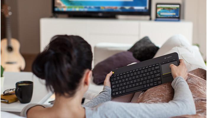 WIRELESS TOUCH KEYBOARD K400 PLUS HTPC keyboard for PC connected TVs - Black - 12 months warranty