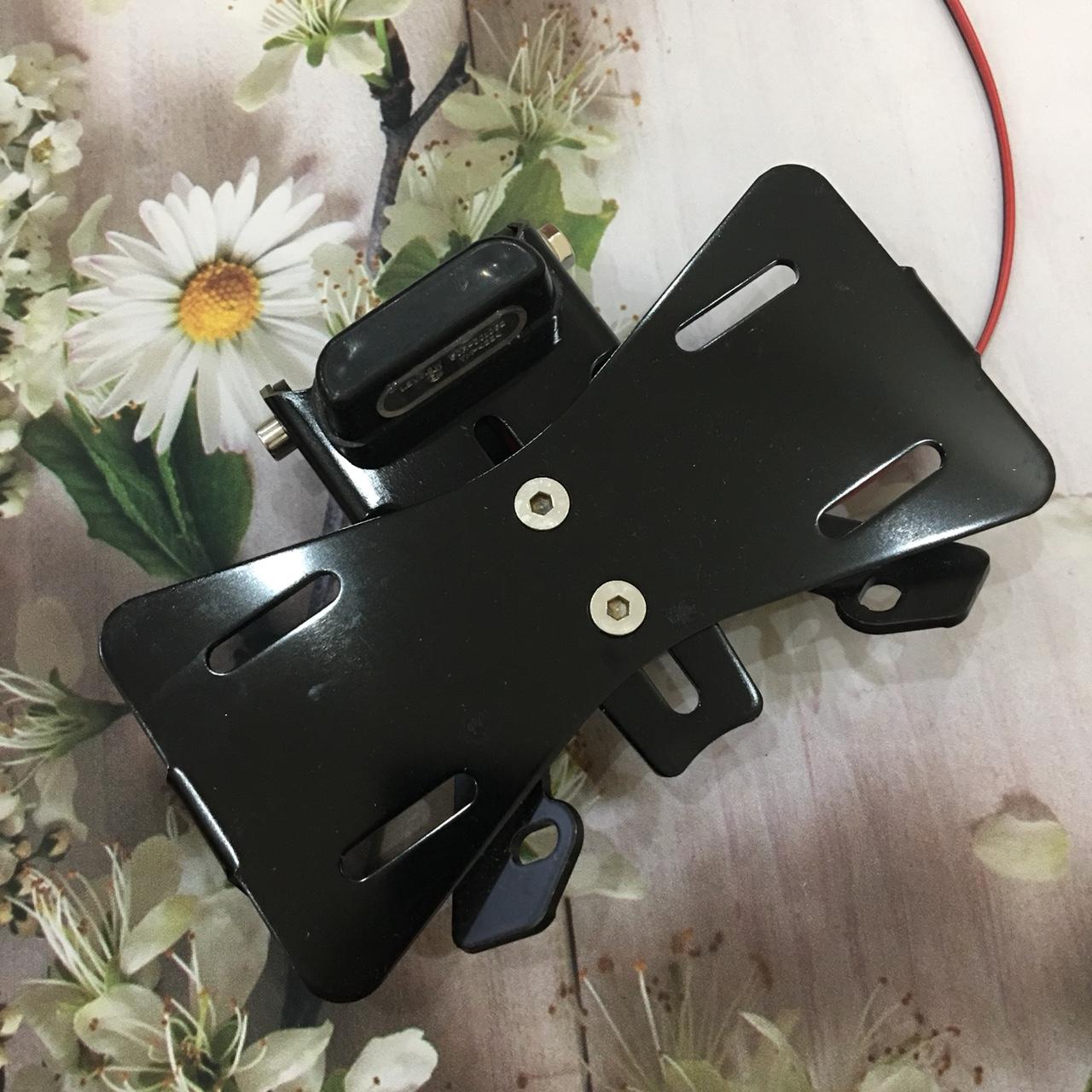 Pass biển số, giá treo biển số có đèn LED độ xe siêu chất - G102 (màu ĐEN)