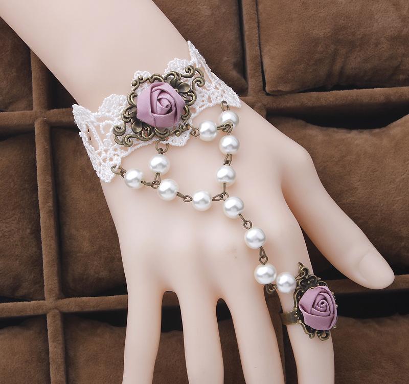 Vòng tay choker ren trắng hoa hồng tím và ngọc trai cho nàng tiểu thư điệu đà