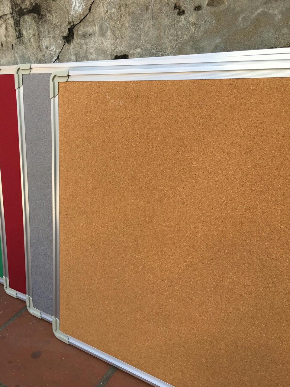 Bảng ghim lie 60x80cm ( Tặng ghim mũ màu)