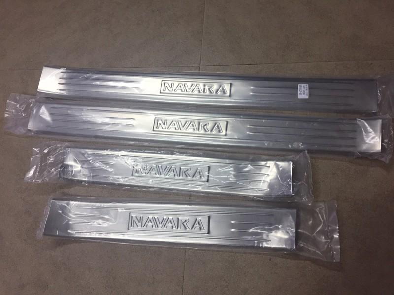 Bộ 4 ốp bậc ngoài navara