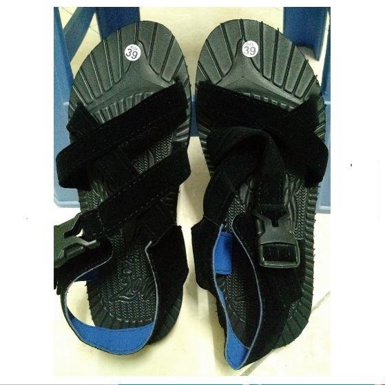 1 đôi dép sandal nam nữ bền đẹp (màu đen)