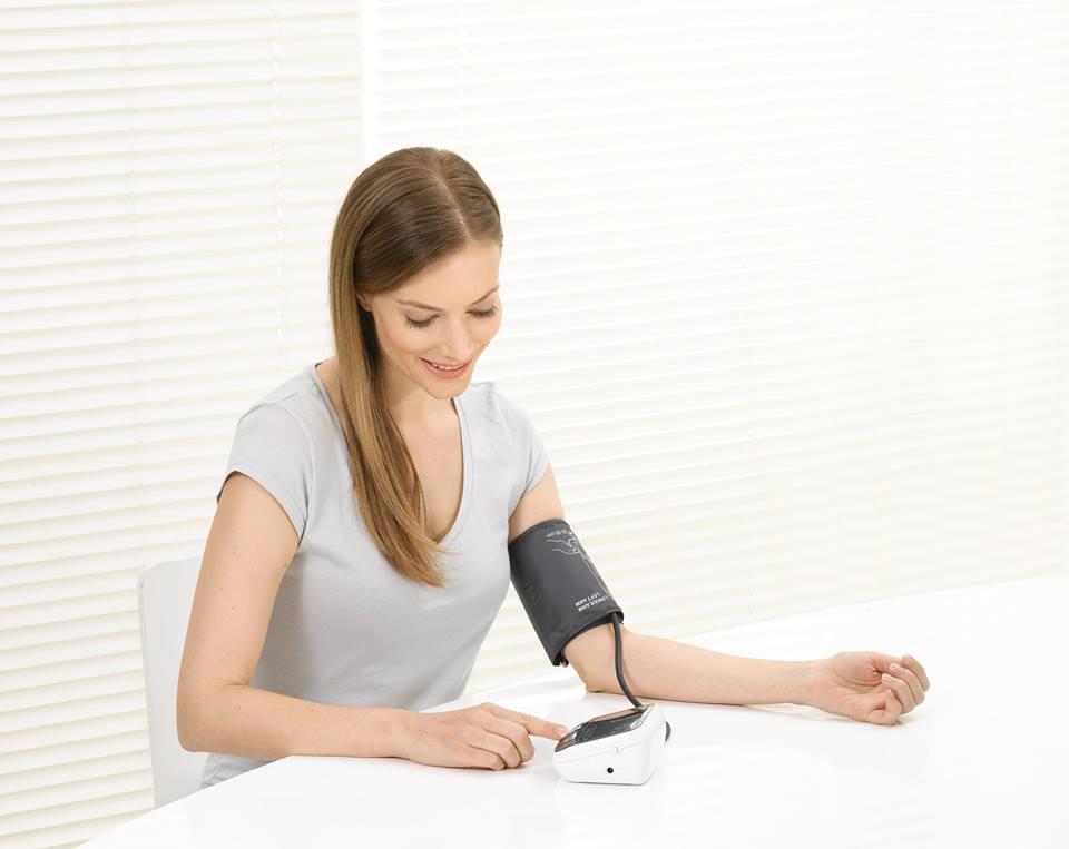 Máy đo huyết áp bắp tay Beurer BM40