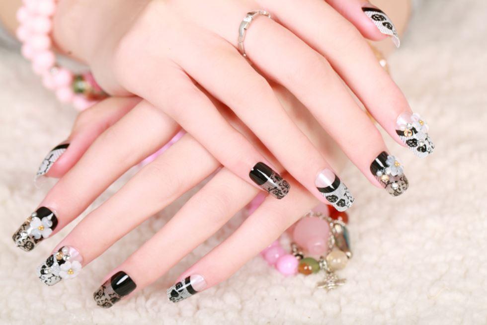 Bộ 24 móng tay giả ren đen đính đá (keo sẵn)