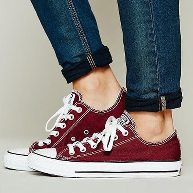 Giày Vải Nữ Sneaker CV Classic Cổ Thấp Đỏ Đô