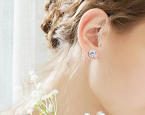 Bộ 2 bông tai tròn 7mm BT305 (màu bạc, hột trắng)