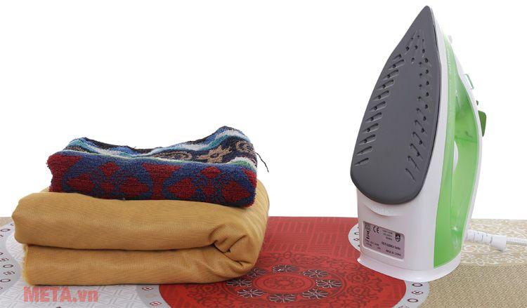 Bàn là hơi nước Philips GC1426/79