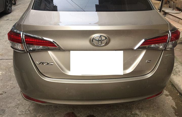 Ốp trang trí viền đèn hậu Vios 2019-2022