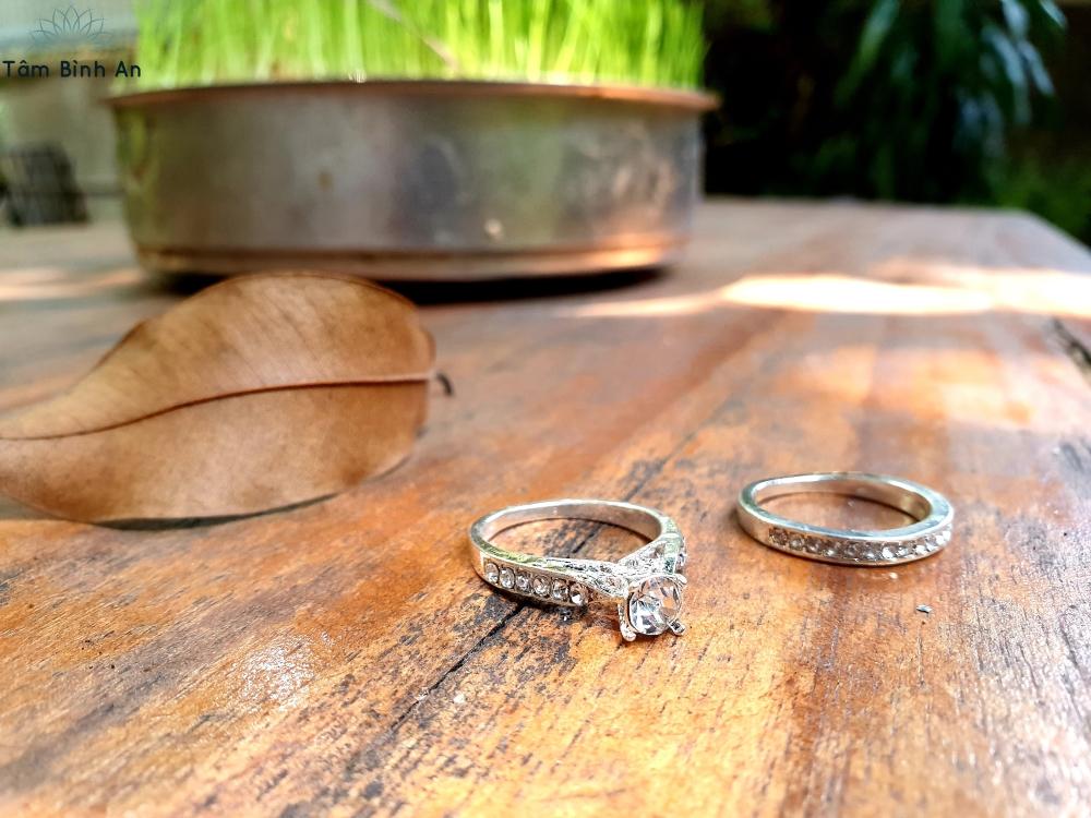 Bộ 2 nhẫn nữ gắn đá lấp lánh màu bạc cực đẹp