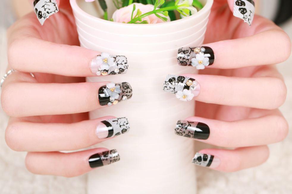 Bộ 24 móng tay giả ren đen đính đá (keo sẵn)