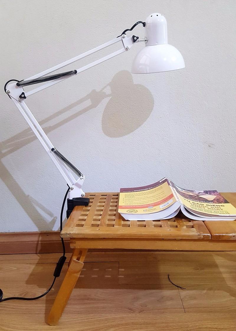 ĐÈN KẸP BÀN PIXAR MÀU TRẮNG (TẶNG BÓNG LED CHỐNG CẬN)