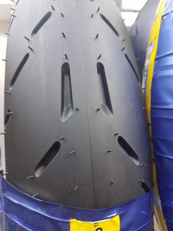 Lốp/vỏ xe máy 100/80-17 Pilot MotoGP